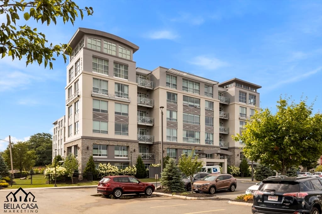 3-bed Condo at 201 Elliott Street # 100, Beverly