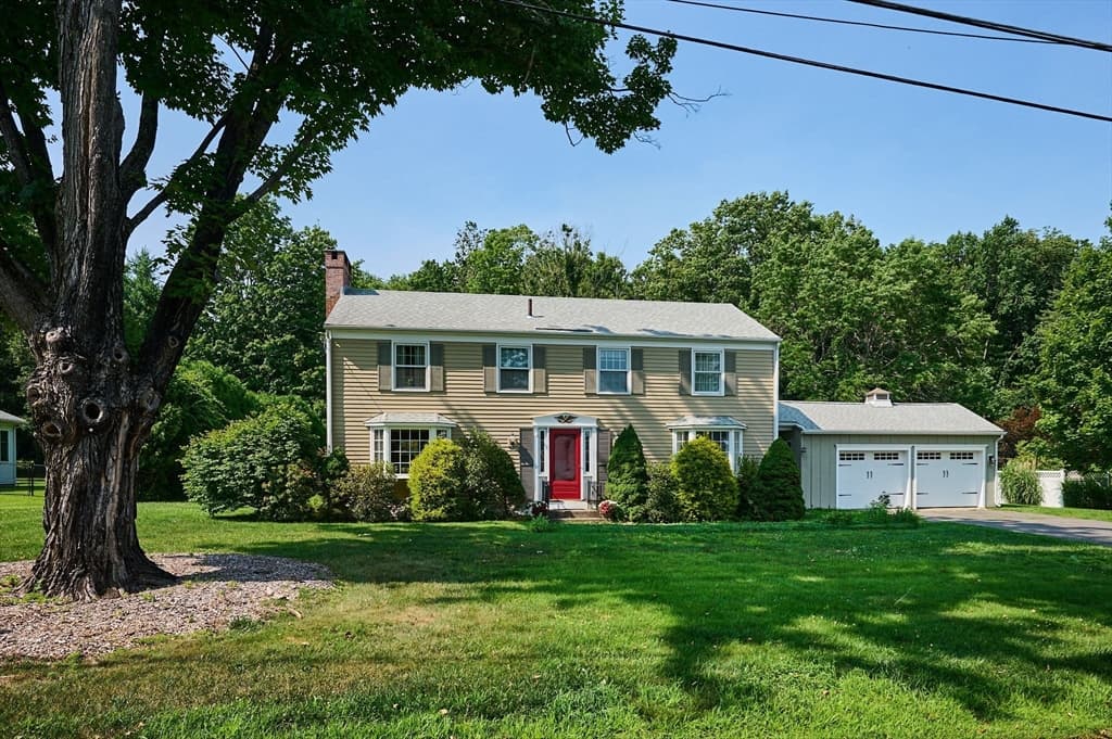 4-bed Single Family at 35 Meadow Lane, Greenfield