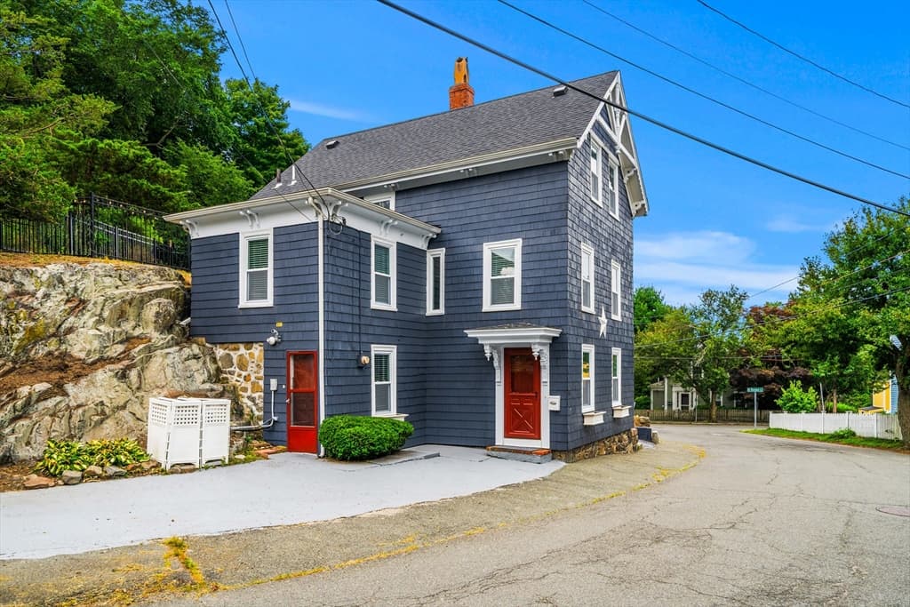 4-bed Single Family at 53 Sewall St, Marblehead