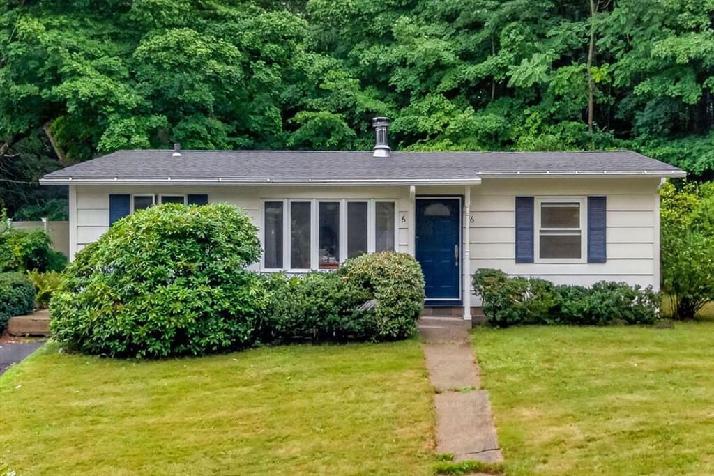 3-bed Single Family at 6 Fernbrook Rd, Northborough