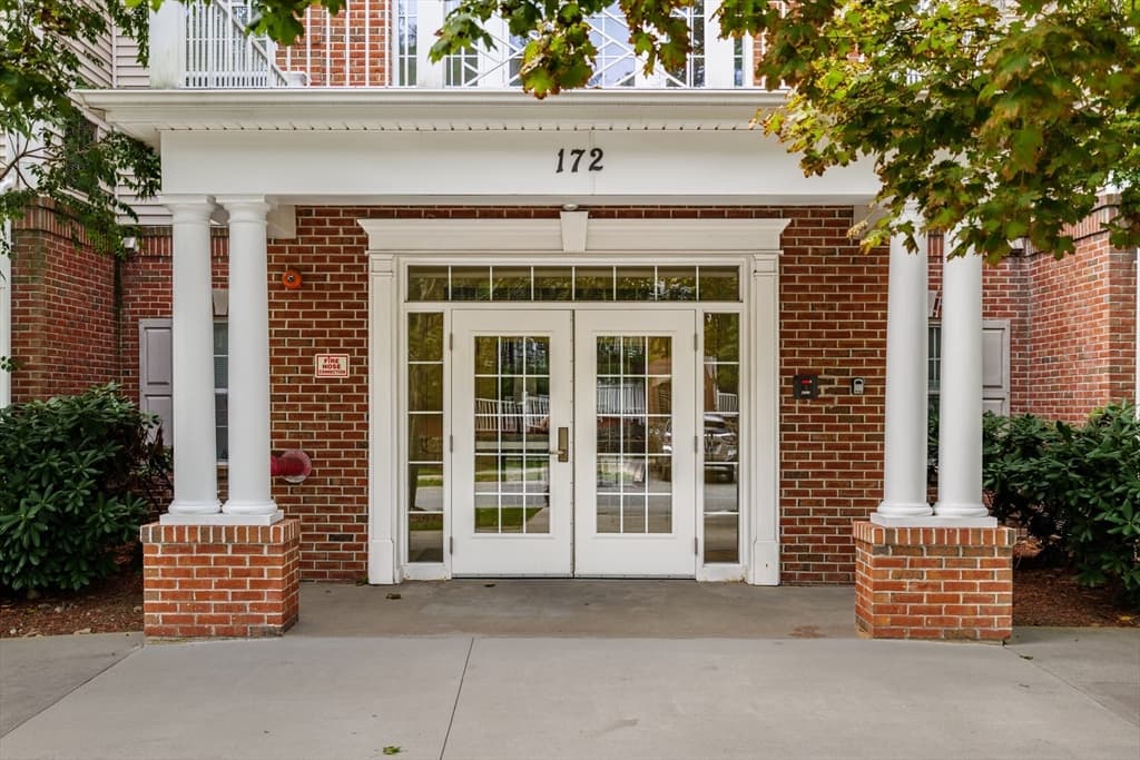 Condominio de 2 habitaciones en 172 Haverhill St # 219, Andover