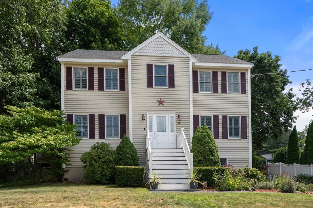 4-bed Single Family at 15 Island Road, Lynnfield