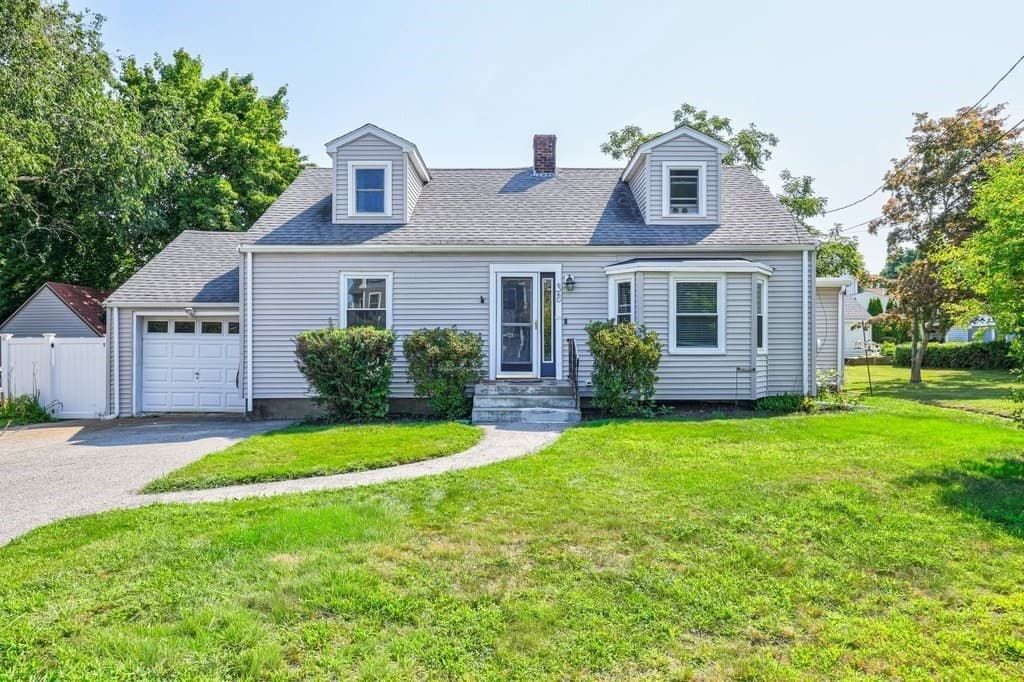 4-bed Single Family at 38 Fay Rd, Framingham