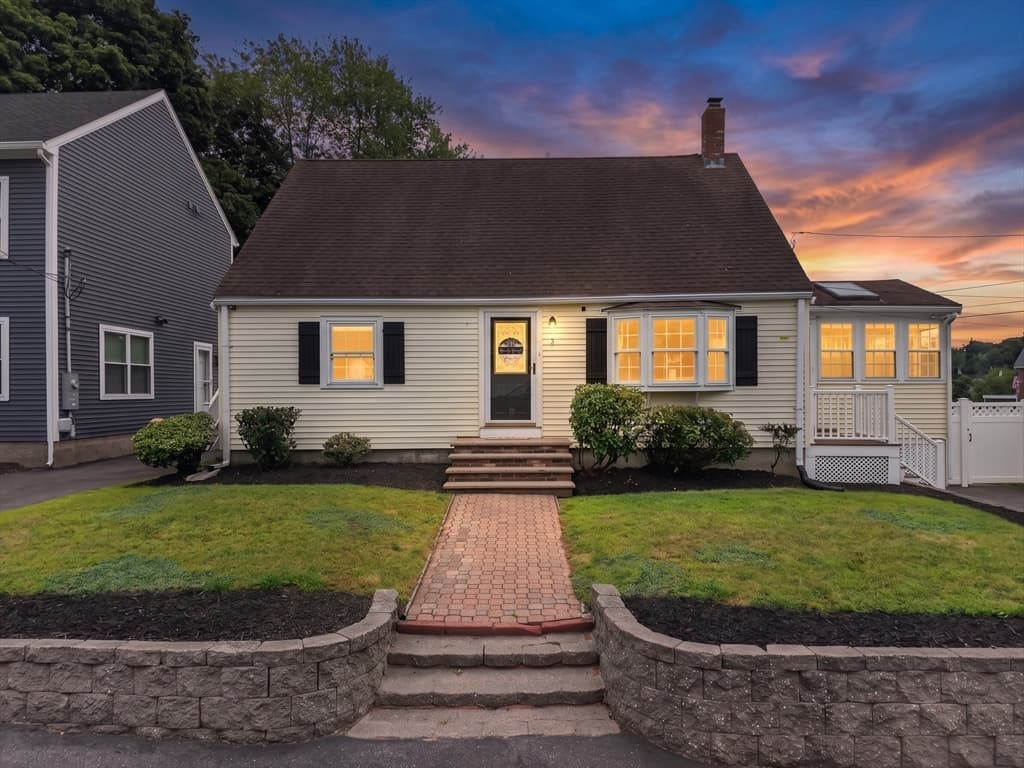 4-bed Single Family at 3 Wormstead St, Saugus