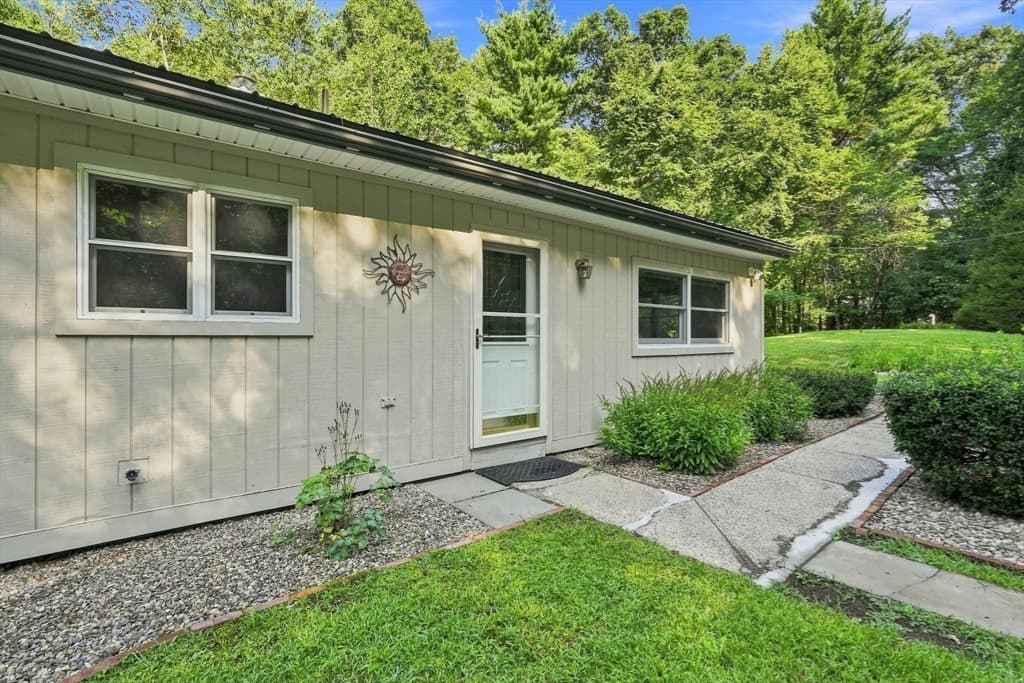 2-bed Single Family at 55 North St, Belchertown