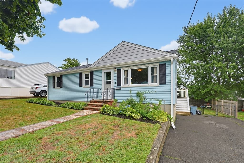 3-bed Single Family at 7 Haskell Pl, Peabody
