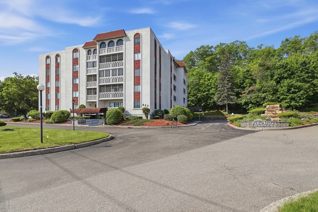 Condominio de 1 habitaciones en 855 John Fitch Hwy # 36, Fitchburg