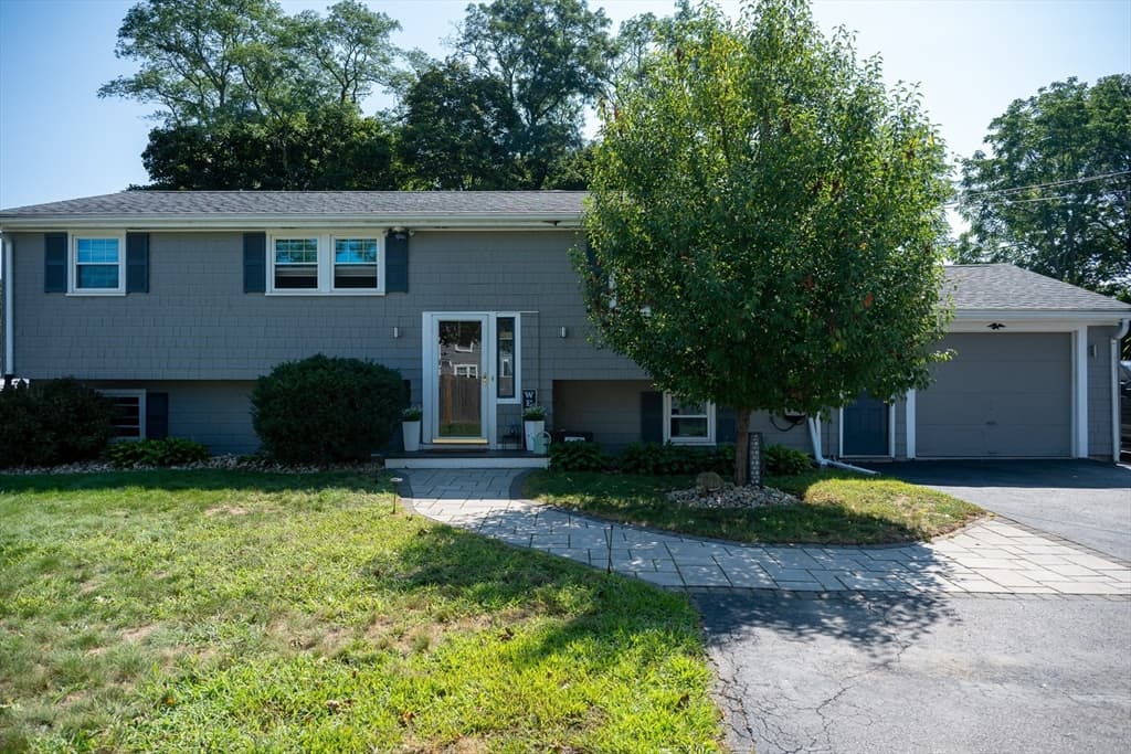 3-bed Single Family at 156 Oak St, Weymouth