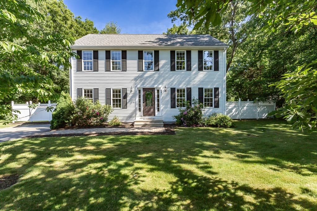 3-bed Single Family at 80 Slater St, Attleboro