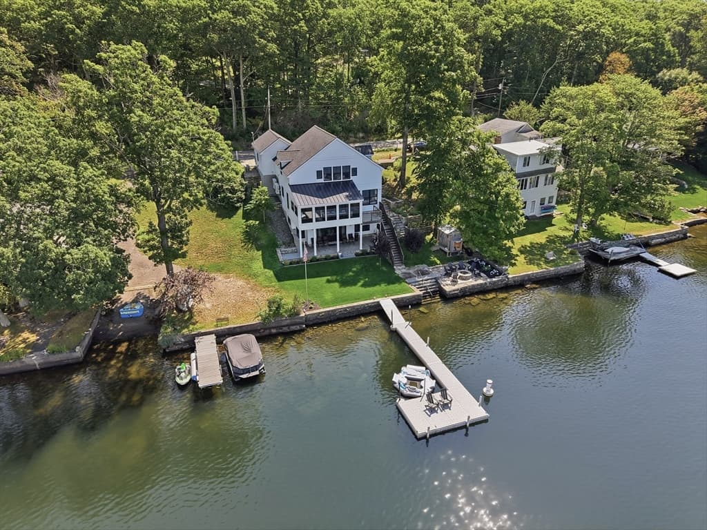 Casa Unifamiliar de 2 quartos em 182 Manchaug Road, Sutton