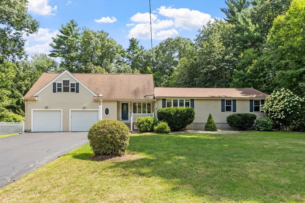 4-bed Single Family at 141 Black Brook Rd, Easton
