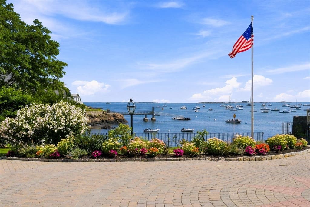 2-bed Single Family at 5 Leslie Cove, Marblehead