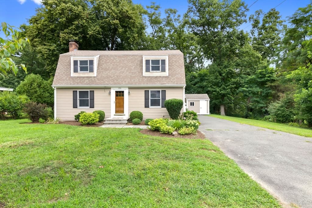 Casa Unifamiliar de 2 quartos em 135 Linebrook Rd, Ipswich