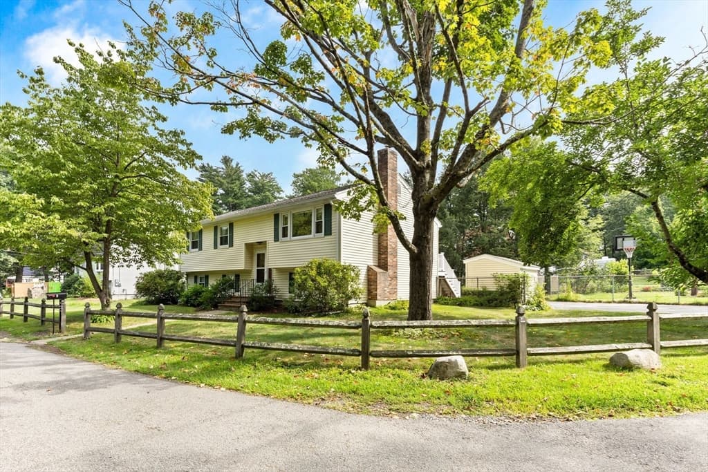 Casa Unifamiliar de 3 quartos em 8 Green St, Billerica