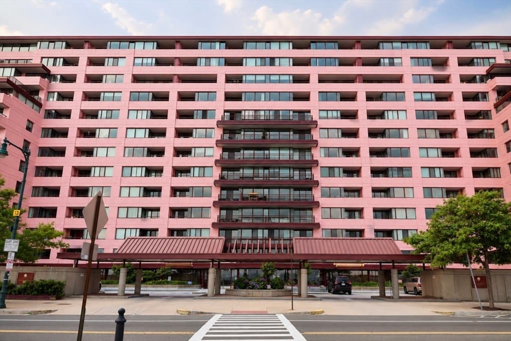 Condominio de 0 habitaciones en 350 Revere Beach Blvd # 2G, Revere