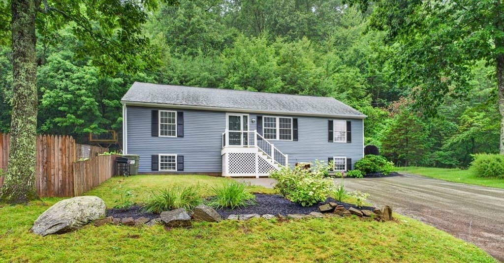 Casa Unifamiliar de 3 quartos em 1226 Brimfield Rd, Warren