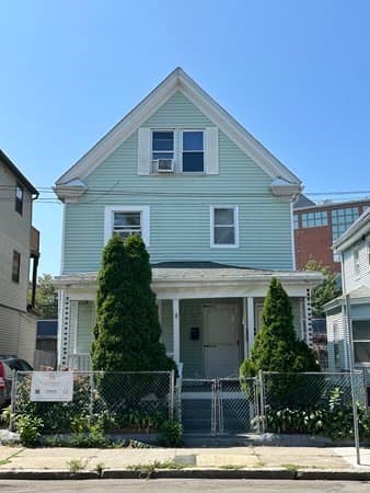 Multifamiliar de 4 quartos em 232 Pearl St, Somerville