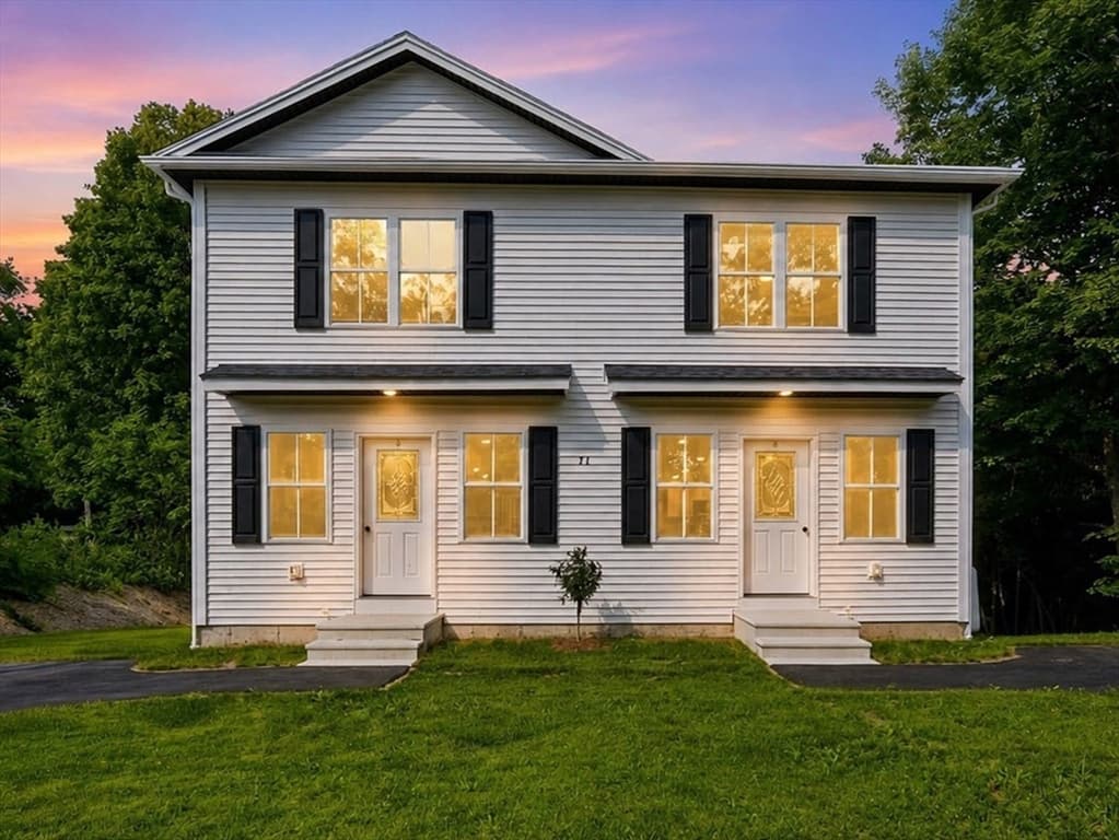 Casa Unifamiliar de 3 quartos em 71 Pine St # B, Warren
