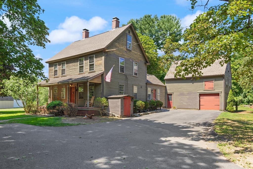 Casa Unifamiliar de 4 quartos em 10 Poquanticut Ave, Easton
