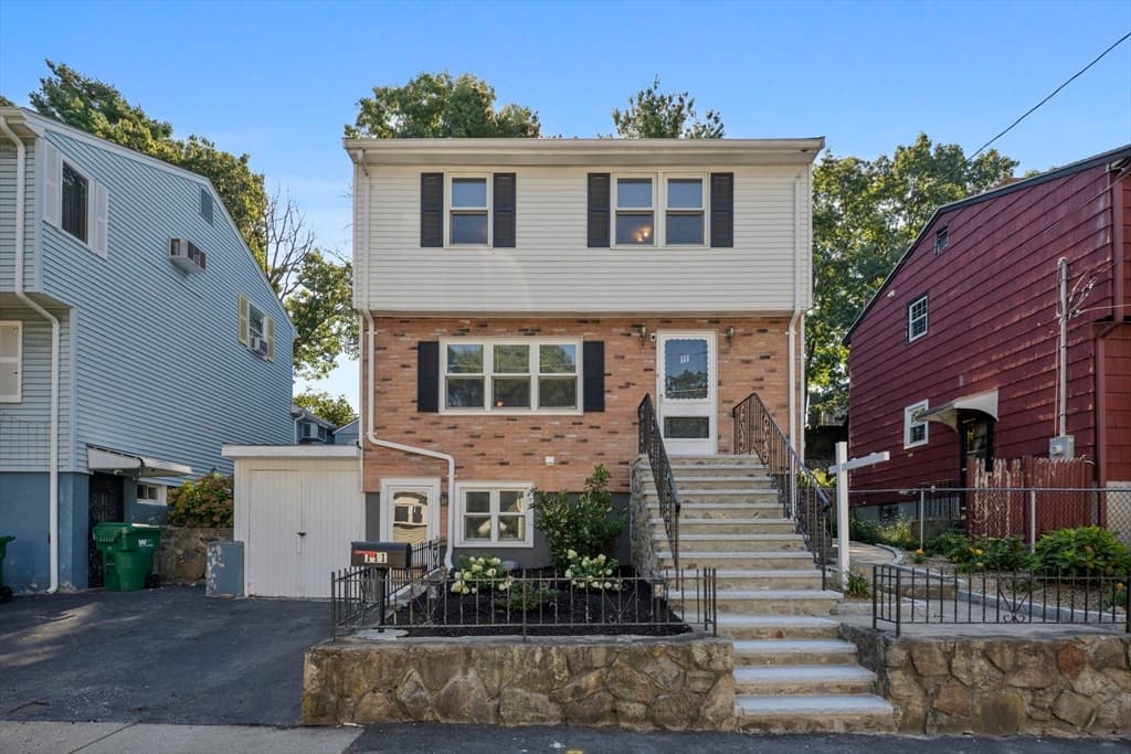 Casa Unifamiliar de 3 habitaciones en 111 Mitchell Ave, Medford