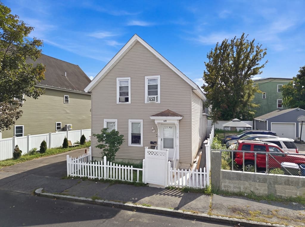Multifamiliar de 4 quartos em 48 Washington St, Lawrence