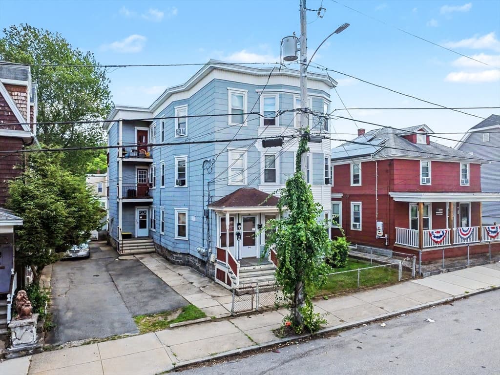 Multifamiliar de 12 quartos em 22-24 Hawley St, Lawrence