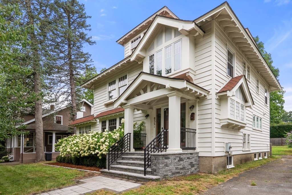 Casa Unifamiliar de 6 quartos em 855 Commonwealth Ave, Newton